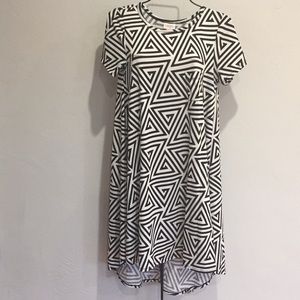 LULAROE Geometric black white Carly dress XS LLR